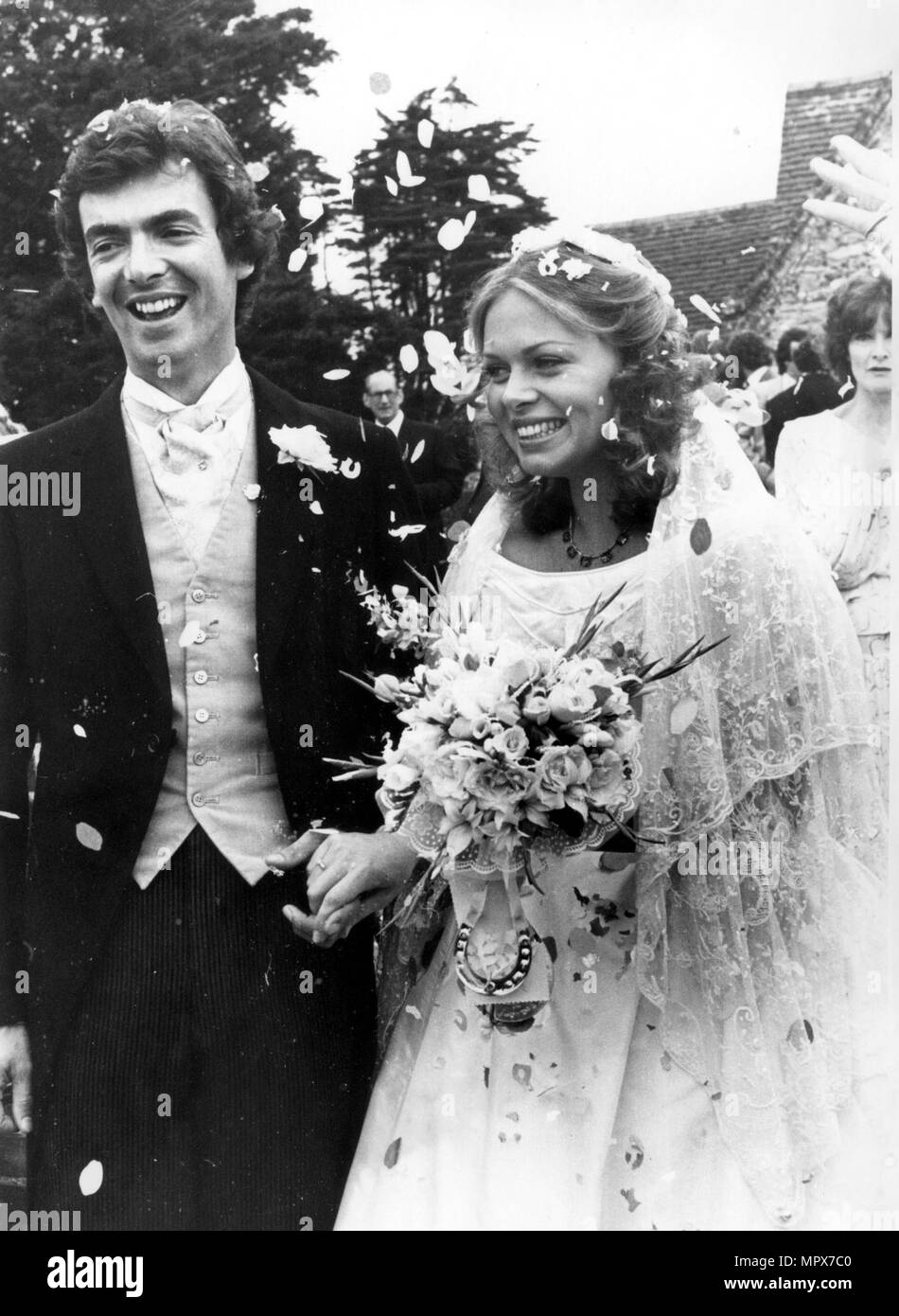ACTRESS JULIE DAWN COLE MARRIES PETER MELLOR AT BEDHAMPTON, HANTS Stock