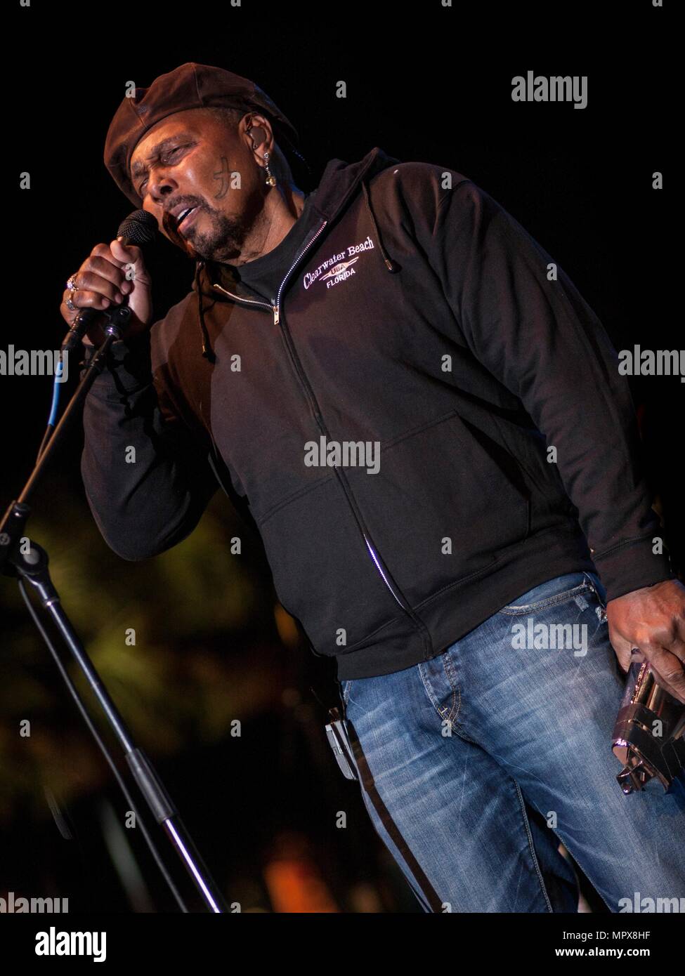 Aaron Neville High Resolution Stock Photography and Images Alamy