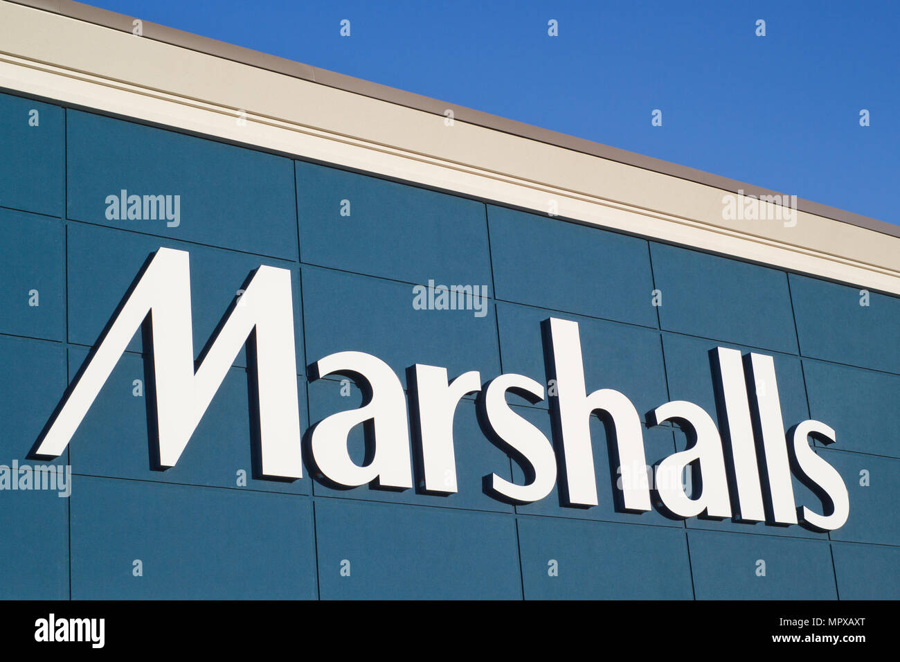 Marshalls shopping cart hi-res stock photography and images - Alamy