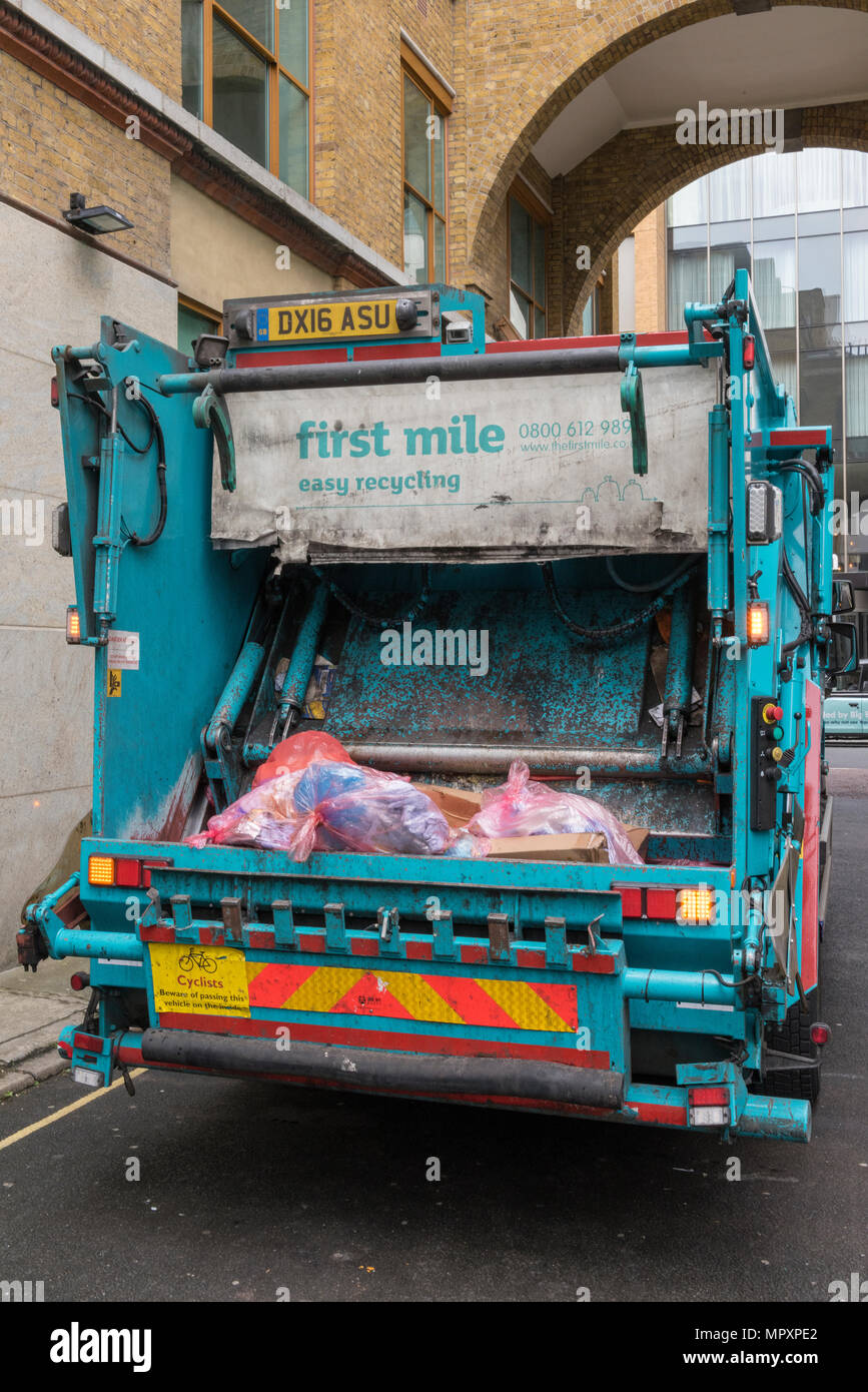 Dustbin Lorry High Resolution Stock Photography and Images Alamy