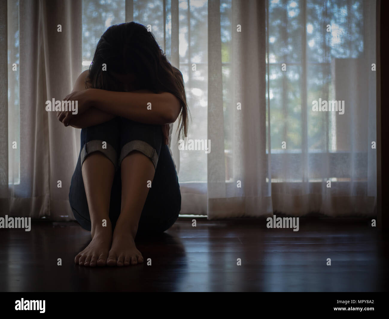 Despaired is women young hi-res stock photography and images - Alamy