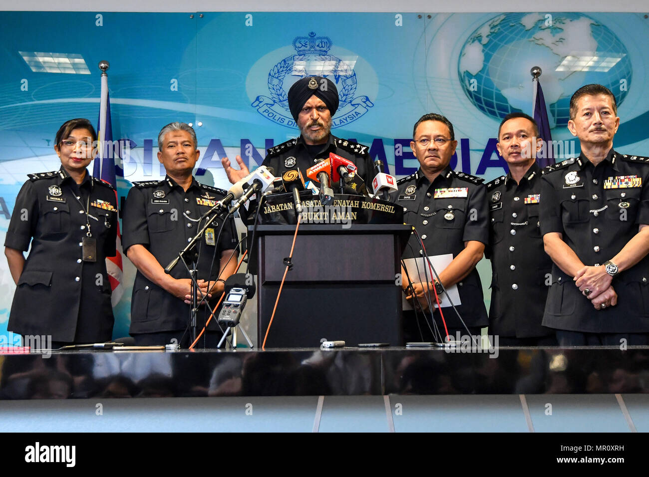 180525 Kuala Lumpur May 25 2018 Xinhua Amar Singh Director Of The Police Commercial Crime Investigation Department Speaks At A Press Conference In Kuala Lumpur Malaysia May 25 2018 Malaysian