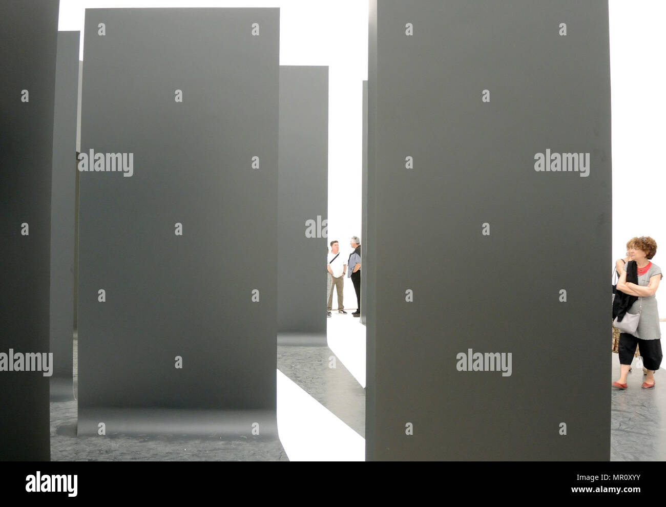 Unbuilding hi-res stock photography and images - Alamy