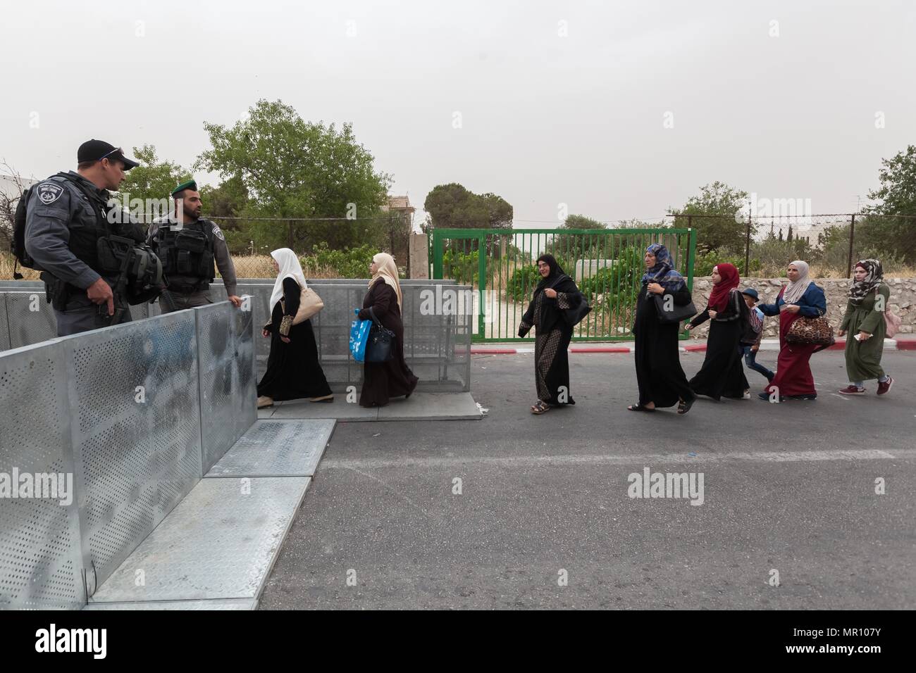 Bethlehem, West bank city of Bethlehem. 25th May, 2018. Palestinian women cross an Israeli checkpoint as they make their way to attend the second Friday prayer of the holy month of Ramadan in Jerusalem's al-Aqsa mosque, in the West bank city of Bethlehem, on May 25, 2018. Credit: Luay Sa baba/Xinhua/Alamy Live News Stock Photo