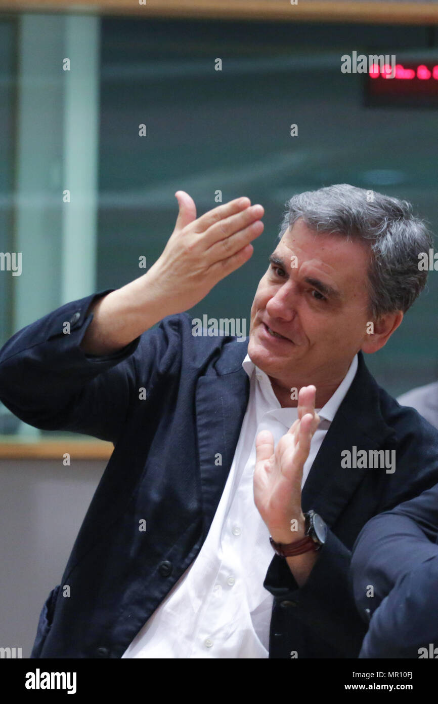 Brussels, Belgium. 25th May, 2018. Greek Finance Minister Euclid Tsakalotos reacts as he waits for the start of an Eurogroup Finance Ministers' meeting at the European Council in Brussels, Belgium, 24 May 2018. Credit: Aris Oikonomou/Alamy Live News Stock Photo