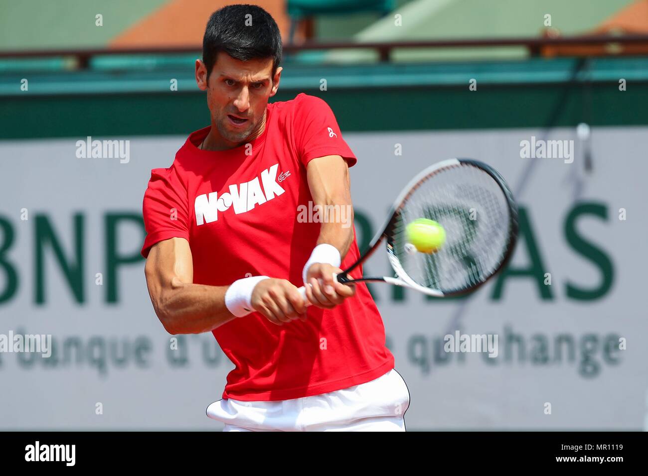 Paris, Frankreich. 24th May, 2018. Paris, France May 21 - June 10, 2018: French Open - 2018 Novak Djokovic (SRB), action/single image/during training | usage worldwide Credit: dpa/Alamy Live News Stock Photo