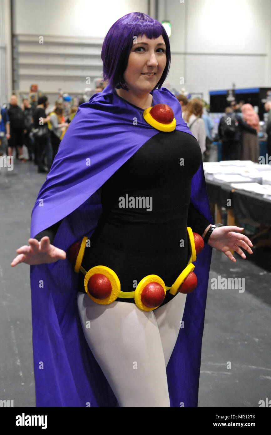 A cosplay enthusiast on the opening day of MCM London Comic Con at the ExCel Centre in East London, UK.  Tens of thousands of cosplay enthusiasts  attended the show and more than 130,000 are expected to walk through the doors by the end of the three-day event which finishes on Sunday. Credit: Michael Preston/Alamy Live News Stock Photo