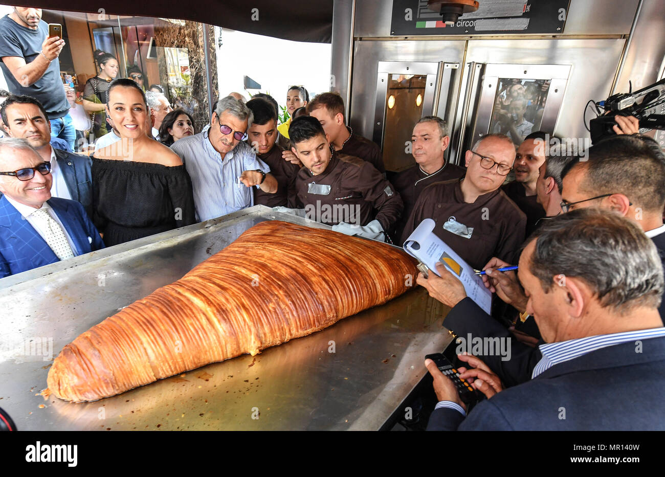 Twenty kilos of semolina, thirty kilos of ricotta, twenty of sugar, six ...