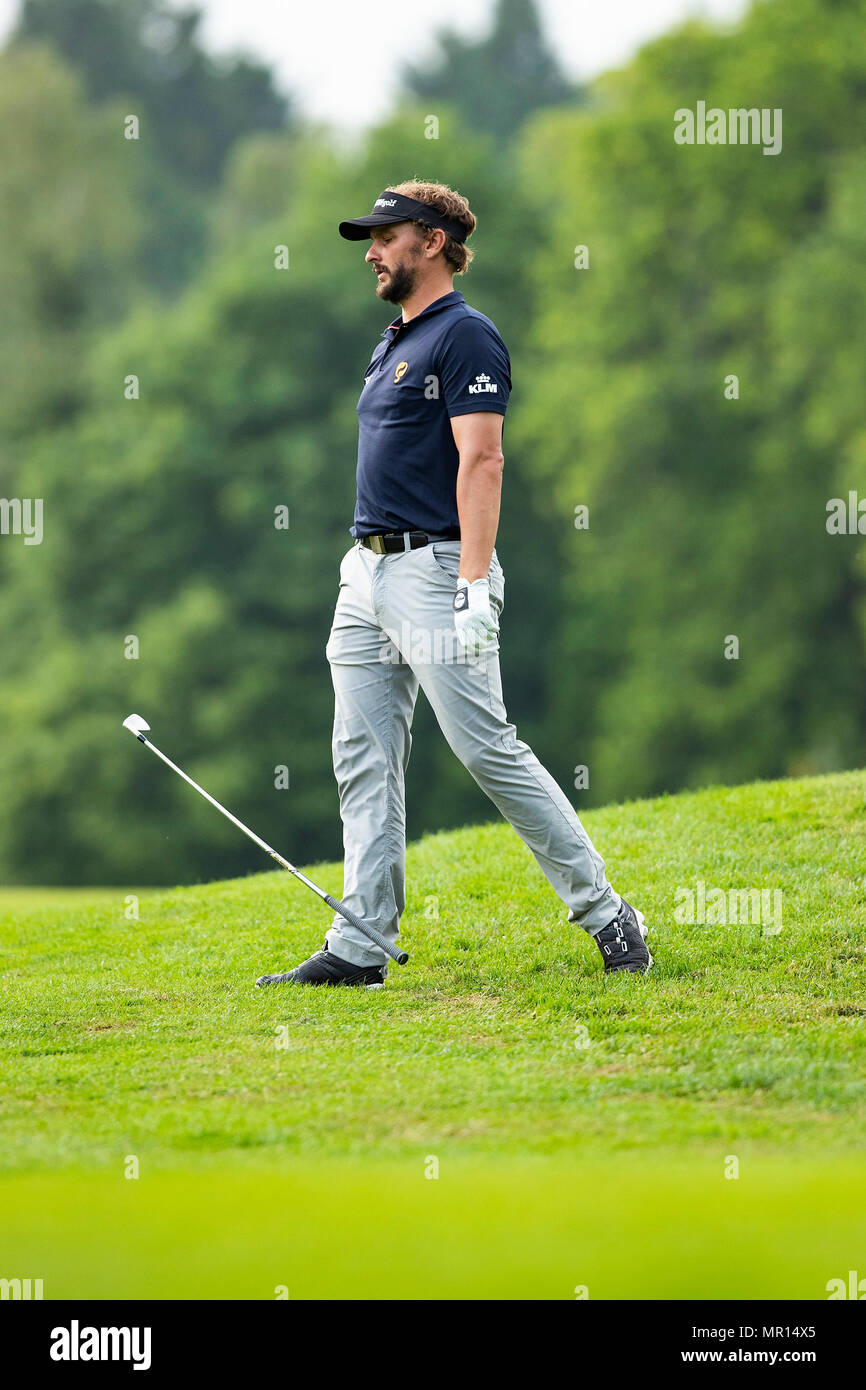 Wentworth Club, Virginia Water, UK. 25th May, 2018. BMW PGA Championship at Wentworth, round 2; Joost Luiten (NED) discards his club after hitting a shot into 18 Credit: Action Plus Sports/Alamy Live News Stock Photo