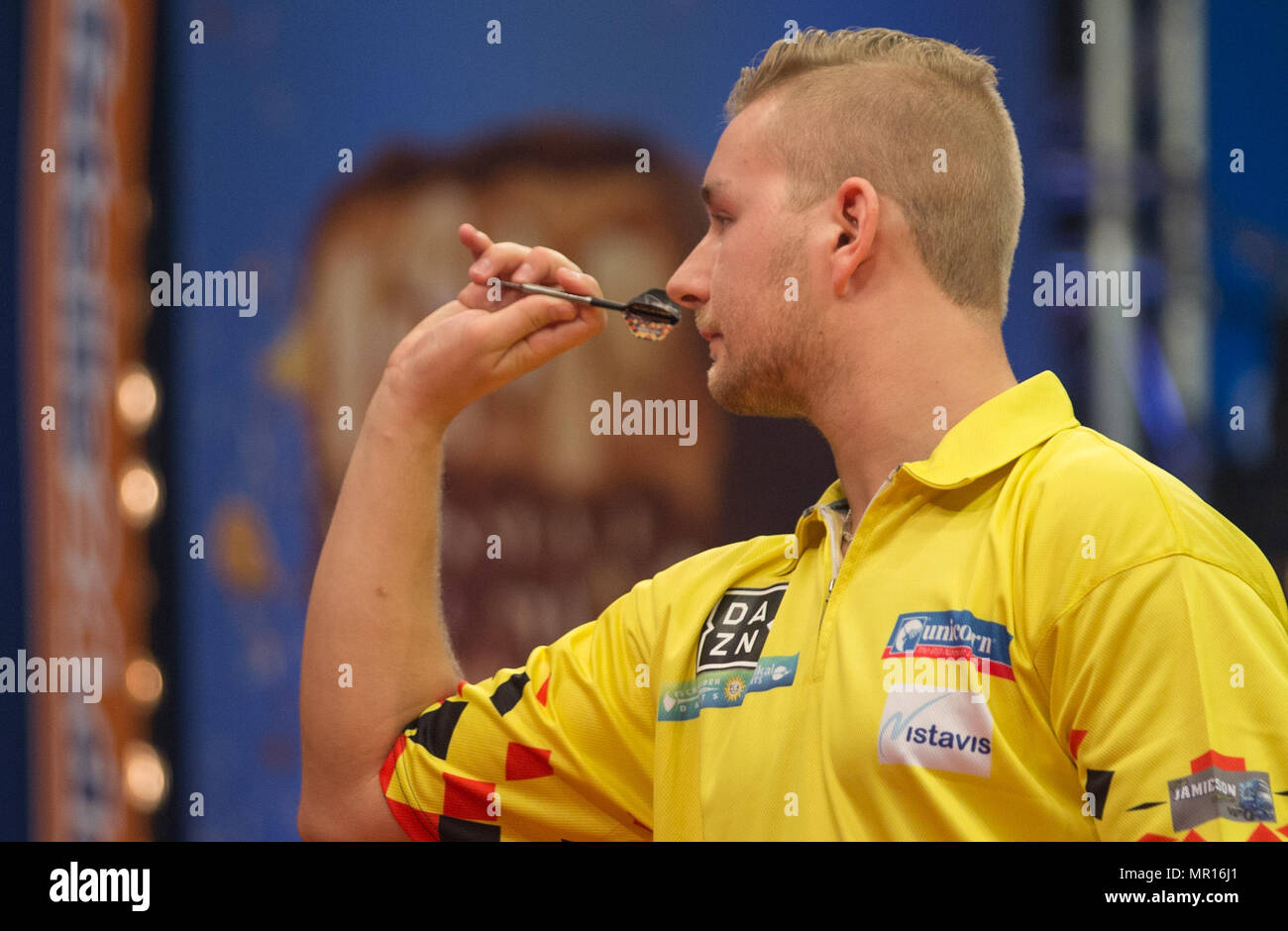 25 May 2018, Germany, Gelsenkirchen: Dimitri Van den Bergh of Belgium in  action at the German Darts Masters in the PDC World Series of Darts. Photo:  Friso Gentsch/dpa Stock Photo - Alamy