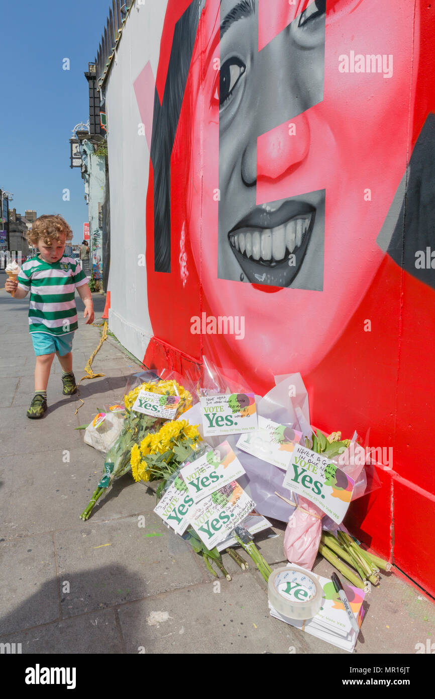 Dublin, Ireland. 25th May 2018. A young boy passes the memorial mural to Savita Halappanavar on Richmond Street during the Irish Abortion Referendum 2018. Ireland are voting to repeal the 8th Amendment to the Irish Constitution. Credit: Butler Photographic/Alamy Live News Stock Photo