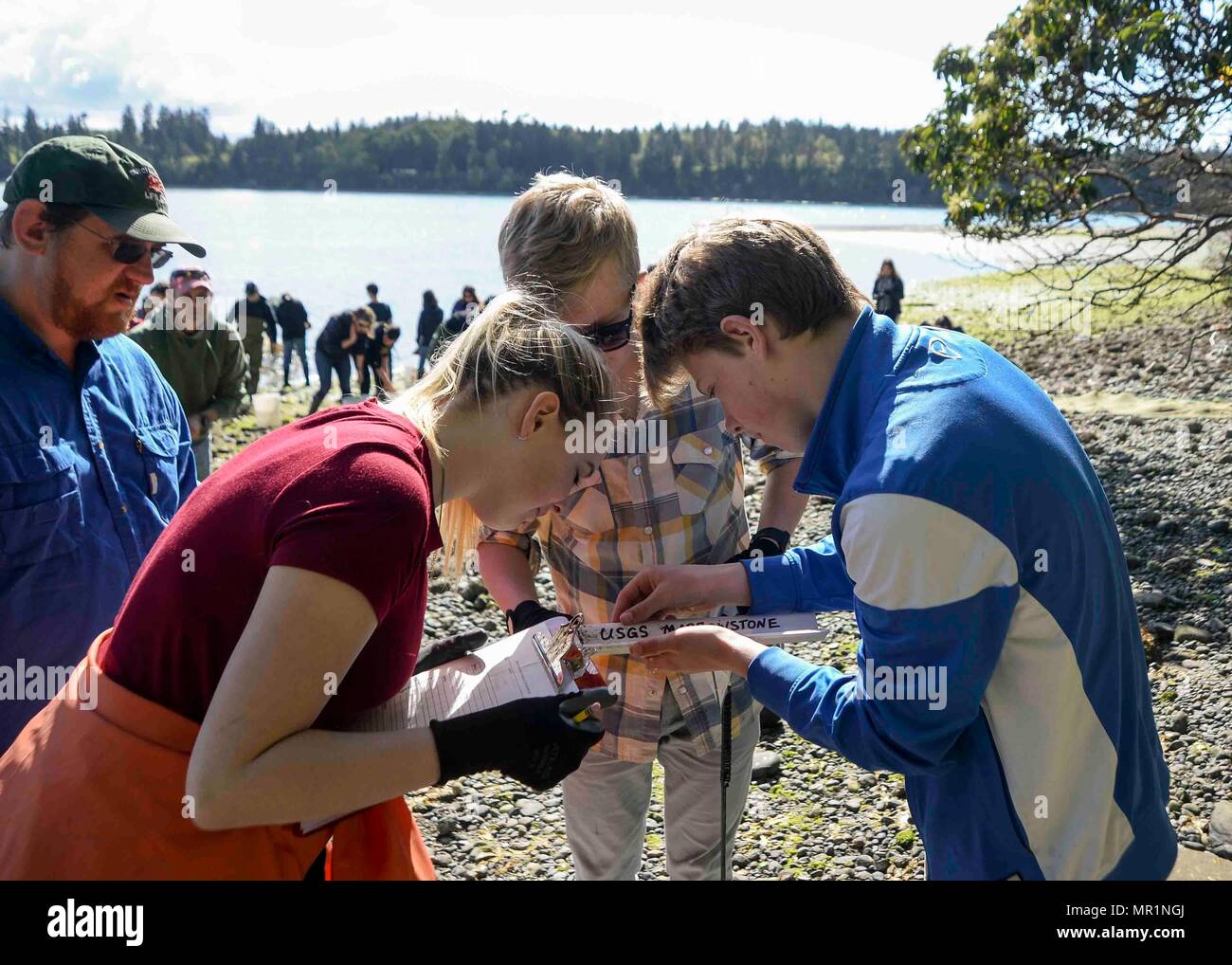 Students measuring beach hi-res stock photography and images - Alamy
