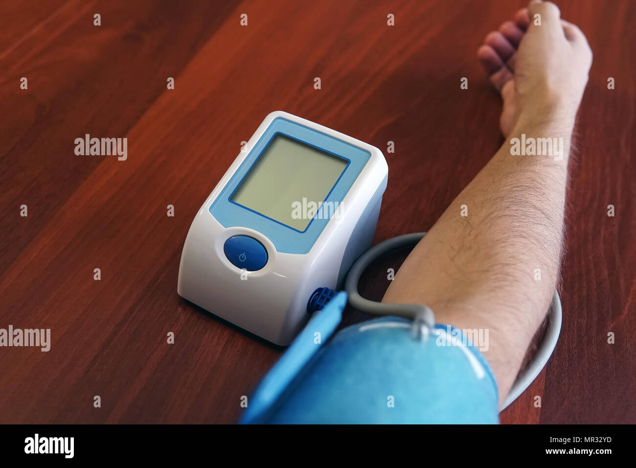 Blood pressure machine hi-res stock photography and images - Alamy
