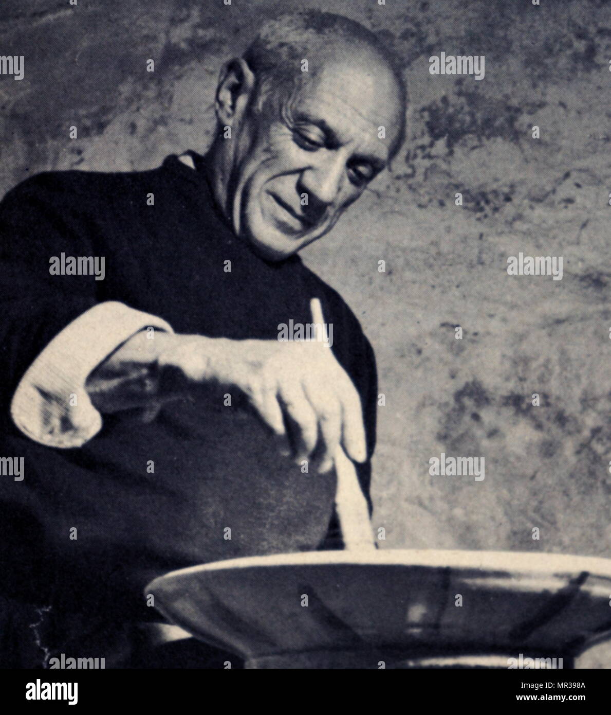 Photograph of Pablo Picasso (1881-1973) a Spanish painter, sculptor, printmaker, ceramicist, stage designer, poet, and playwright. Dated 20th century Stock Photo