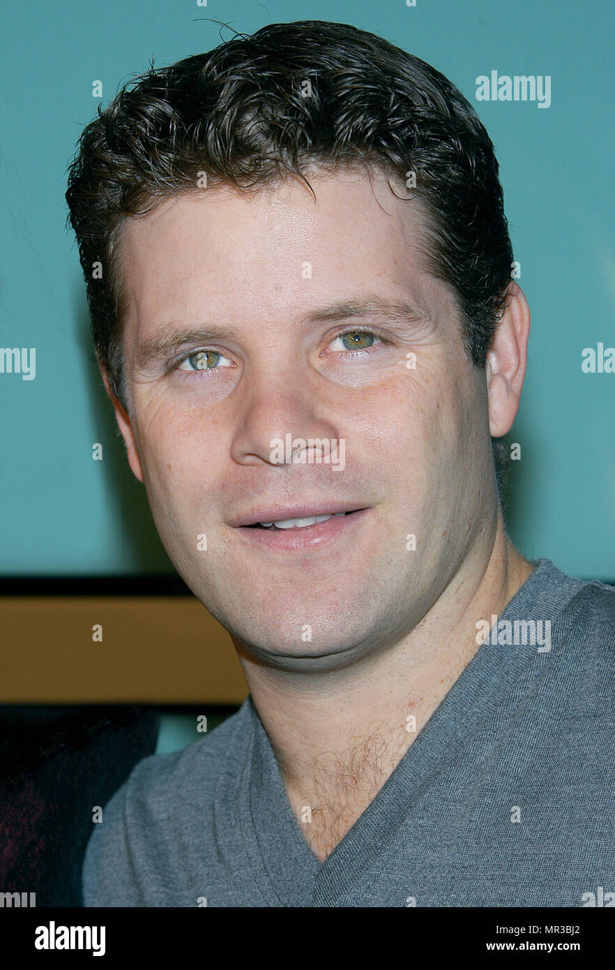 Sean Astin arriving at The premiere of 'The Lord Of The Rings: The Two Towers' at the Cineramadome Theatre in Los Angeles. December 15, 2002.AstinSean67 Red Carpet Event, Vertical, USA, Film Industry, Celebrities,  Photography, Bestof, Arts Culture and Entertainment, Topix Celebrities fashion /  Vertical, Best of, Event in Hollywood Life - California,  Red Carpet and backstage, USA, Film Industry, Celebrities,  movie celebrities, TV celebrities, Music celebrities, Photography, Bestof, Arts Culture and Entertainment,  Topix, headshot, vertical, one person,, from the year , 2002, inquiry tsuni@G Stock Photo