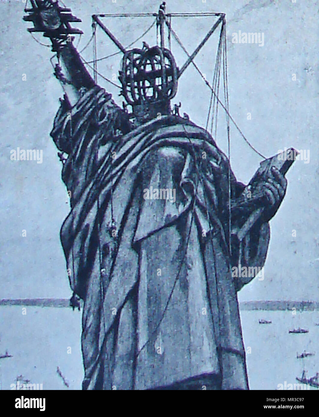 1946 - Statue of Liberty , without its head, being constructed in Paris, France before transportation to the USA - Sculptor Frédéric Auguste Bartholdi, Builder Gustave Eiffel Stock Photo
