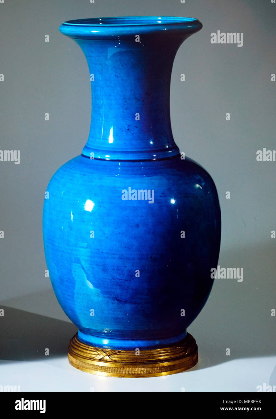 Chinese vase of the Kangxi period (16621722). Turquoise glazed porcelain. the base is circled