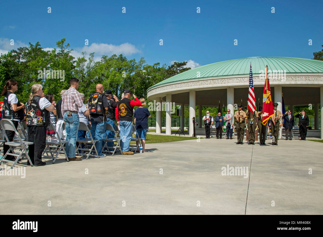 Is veterans day a national holiday in canada