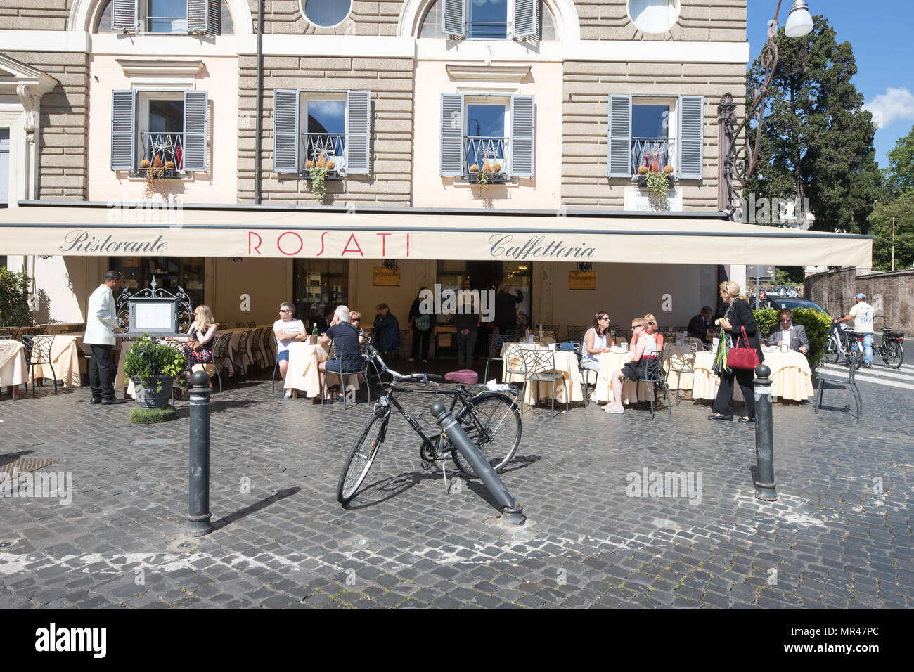 Rome Italy, Bar restaurant ROSATI, Piazza del Popolo, people tourists  sitting terrace in the street Stock Photo - Alamy