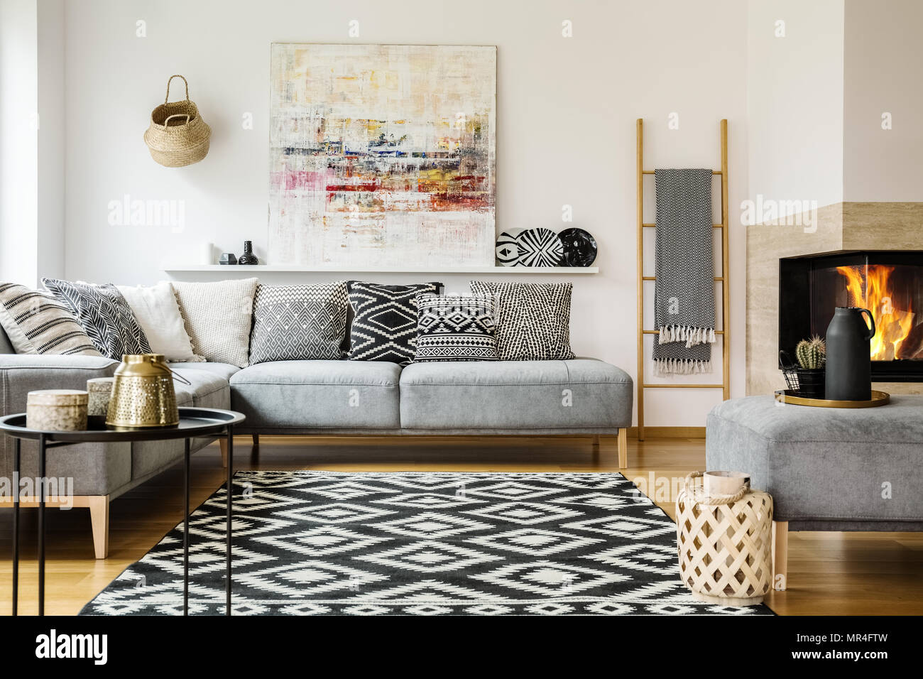 Painting above sofa hires stock photography and images Alamy