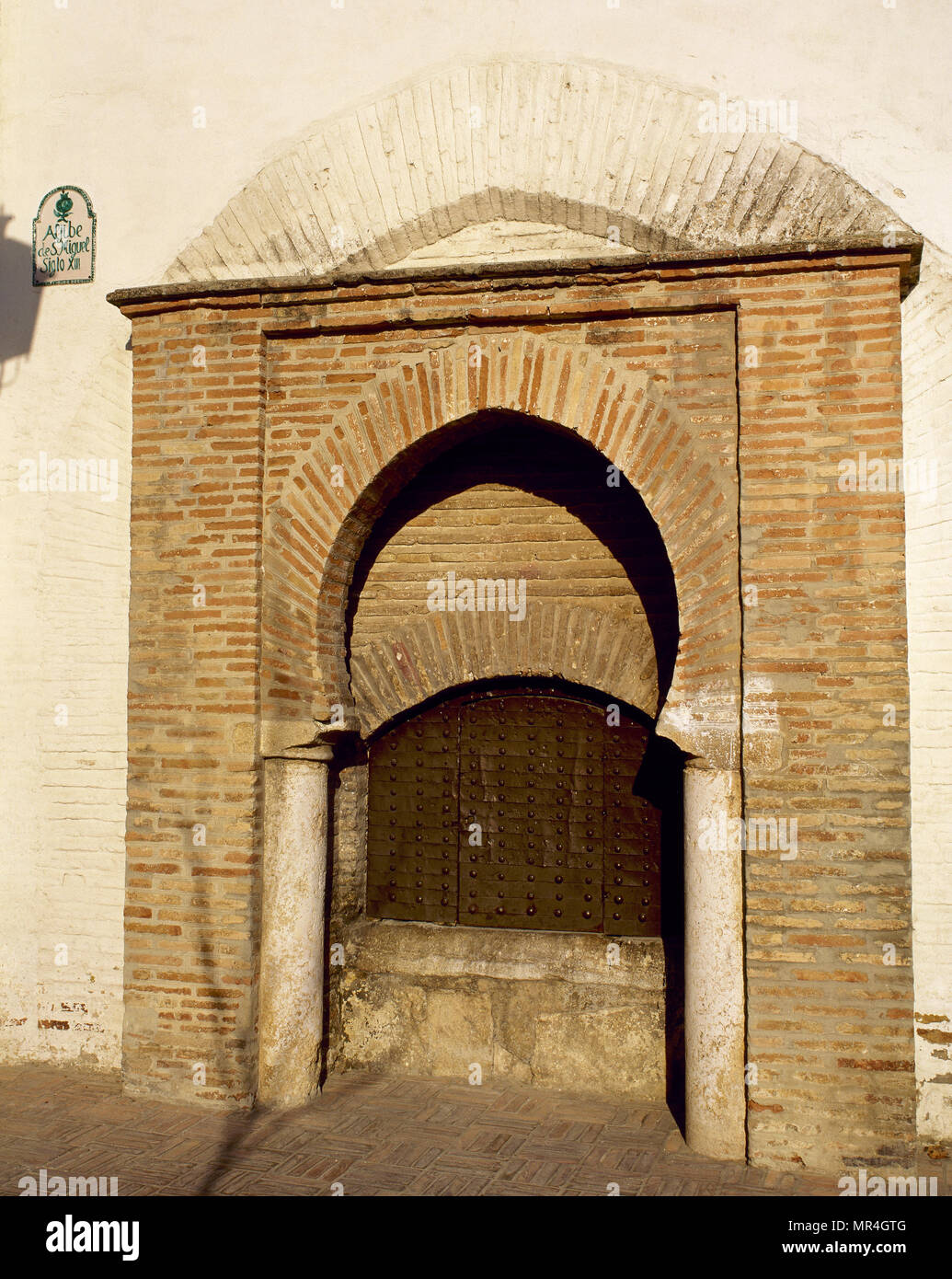 Granada, Andalusia, Spain. Cover of the horseshoe arch cistern of the San Miguel Bajo cistern, west side facade. Albayzin. Mudejar armor and a cistern of the 13th century annexed to the Church of San Miguel Bajo. It belonged to the old demolished mosque. Stock Photo