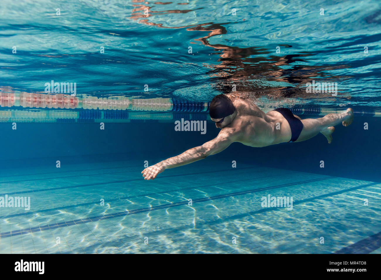 Is swimming. Is swimming. Пловец плывет. Мелкие девчонки в бассейне. Swim.