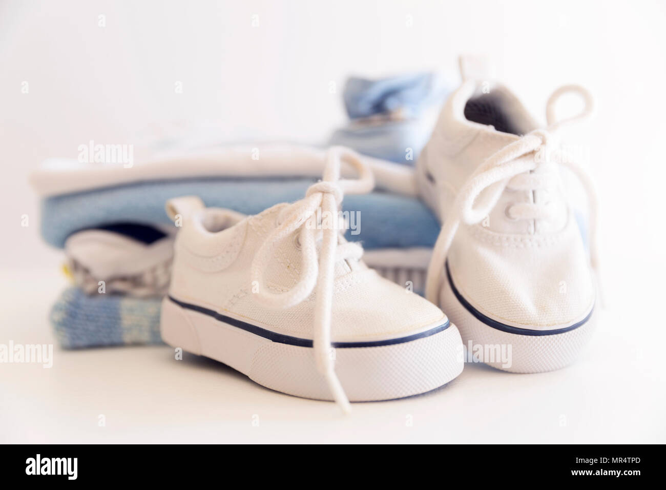 How to Buy the Best Baby & Toddler Shoes: From Crib to Walking –  SophiasStyle.com