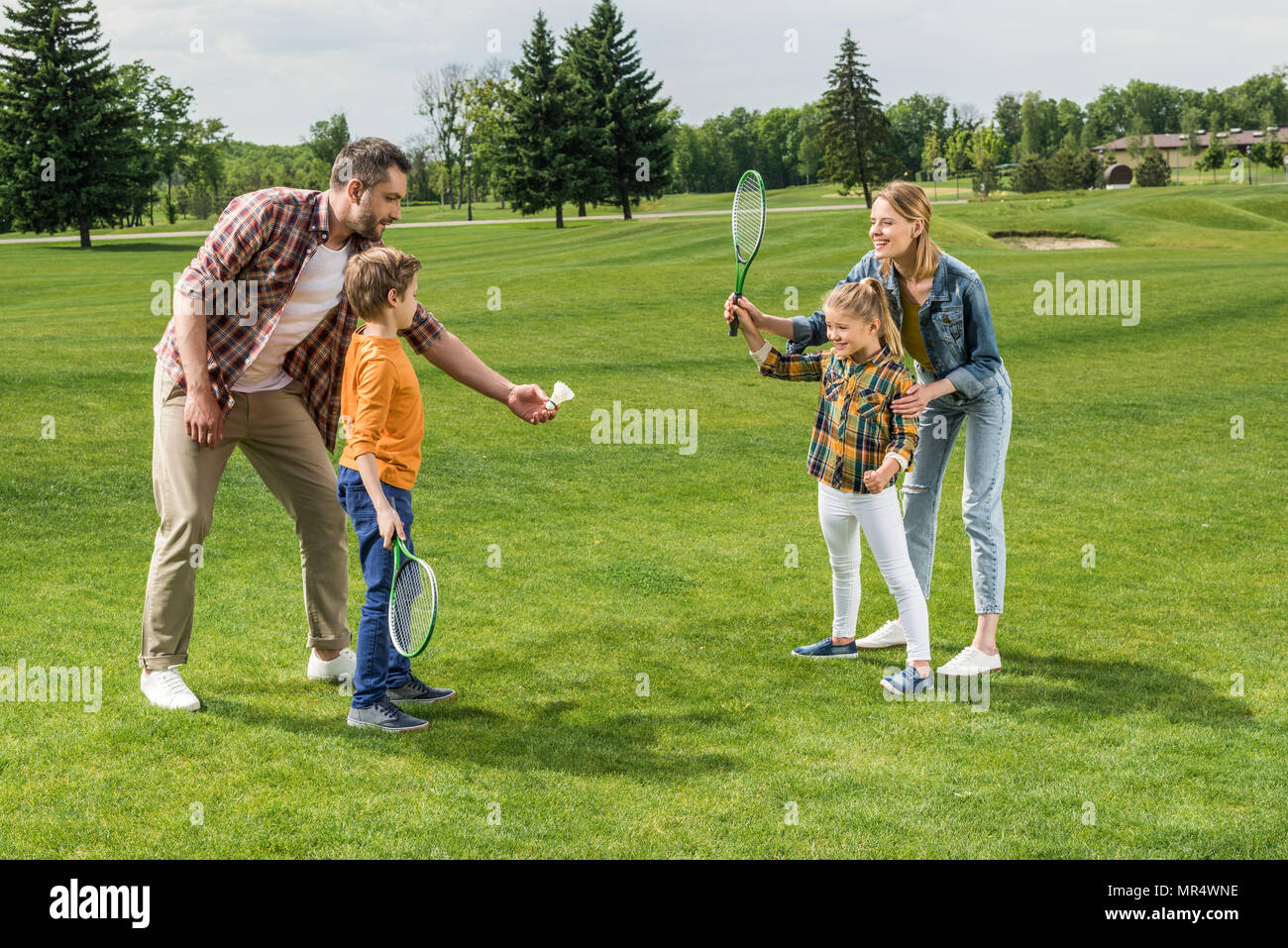 how to play badminton
