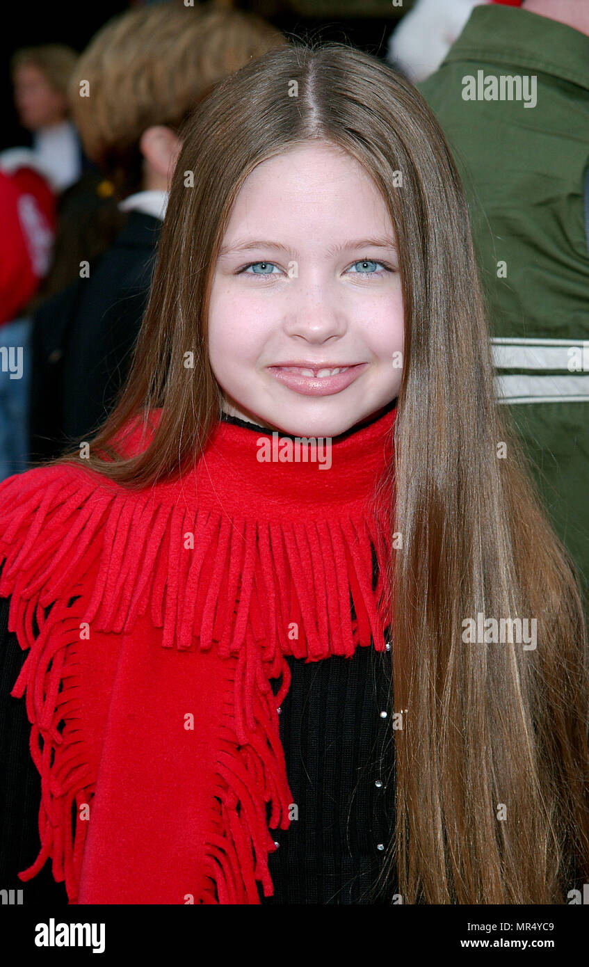 Daveigh Chase arriving at the Santa Clause 2 premiere at the El Captain Theatre in Los Angeles. October 27, 2002. ChaseDaveigh332 Red Carpet Event, Vertical, USA, Film Industry, Celebrities,  Photography, Bestof, Arts Culture and Entertainment, Topix Celebrities fashion /  Vertical, Best of, Event in Hollywood Life - California,  Red Carpet and backstage, USA, Film Industry, Celebrities,  movie celebrities, TV celebrities, Music celebrities, Photography, Bestof, Arts Culture and Entertainment,  Topix, headshot, vertical, one person,, from the year , 2002, inquiry tsuni@Gamma-USA.com Stock Photo