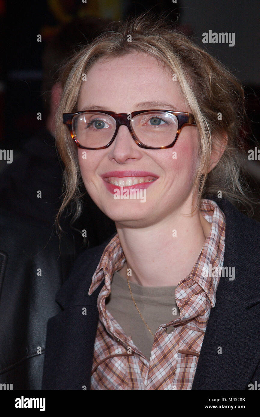 Julie Delpy  arriving at the premiere of Chelsea Walls at the Laemmle Sunset Theatre in Los Angeles. April 15, 2002. DelpyJulie12 Red Carpet Event, Vertical, USA, Film Industry, Celebrities,  Photography, Bestof, Arts Culture and Entertainment, Topix Celebrities fashion /  Vertical, Best of, Event in Hollywood Life - California,  Red Carpet and backstage, USA, Film Industry, Celebrities,  movie celebrities, TV celebrities, Music celebrities, Photography, Bestof, Arts Culture and Entertainment,  Topix, headshot, vertical, one person,, from the year , 2002, inquiry tsuni@Gamma-USA.com Stock Photo