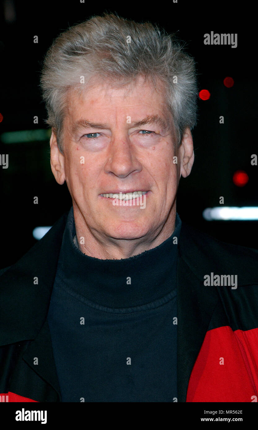 Paul Gleason arriving at the premiere of National Lampoon's Van Wilderat the Cinerama Dome Theatre in Los Angeles. April 1st 2002. GleasonPaul01 Red Carpet Event, Vertical, USA, Film Industry, Celebrities,  Photography, Bestof, Arts Culture and Entertainment, Topix Celebrities fashion /  Vertical, Best of, Event in Hollywood Life - California,  Red Carpet and backstage, USA, Film Industry, Celebrities,  movie celebrities, TV celebrities, Music celebrities, Photography, Bestof, Arts Culture and Entertainment,  Topix, headshot, vertical, one person,, from the year , 2002, inquiry tsuni@Gamma-USA Stock Photo