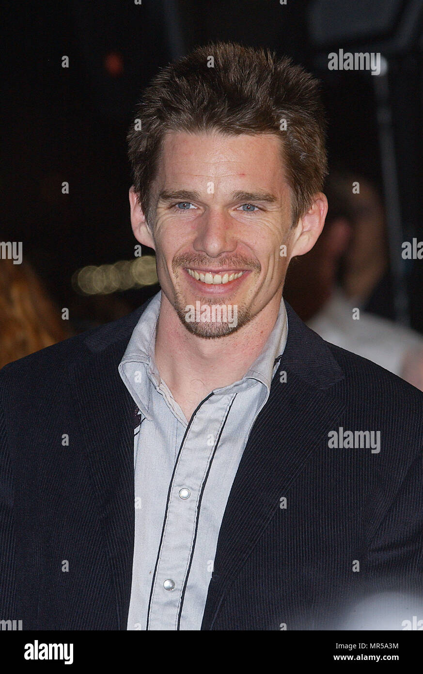 Ethan Hawke arriving at the Taking Lives Premiere at the Chinese Theatre in Los Angeles. March 16, 2004. HawkeEthan028 Red Carpet Event, Vertical, USA, Film Industry, Celebrities,  Photography, Bestof, Arts Culture and Entertainment, Topix Celebrities fashion /  Vertical, Best of, Event in Hollywood Life - California,  Red Carpet and backstage, USA, Film Industry, Celebrities,  movie celebrities, TV celebrities, Music celebrities, Photography, Bestof, Arts Culture and Entertainment,  Topix, headshot, vertical, one person,, from the year , 2003, inquiry tsuni@Gamma-USA.com Stock Photo