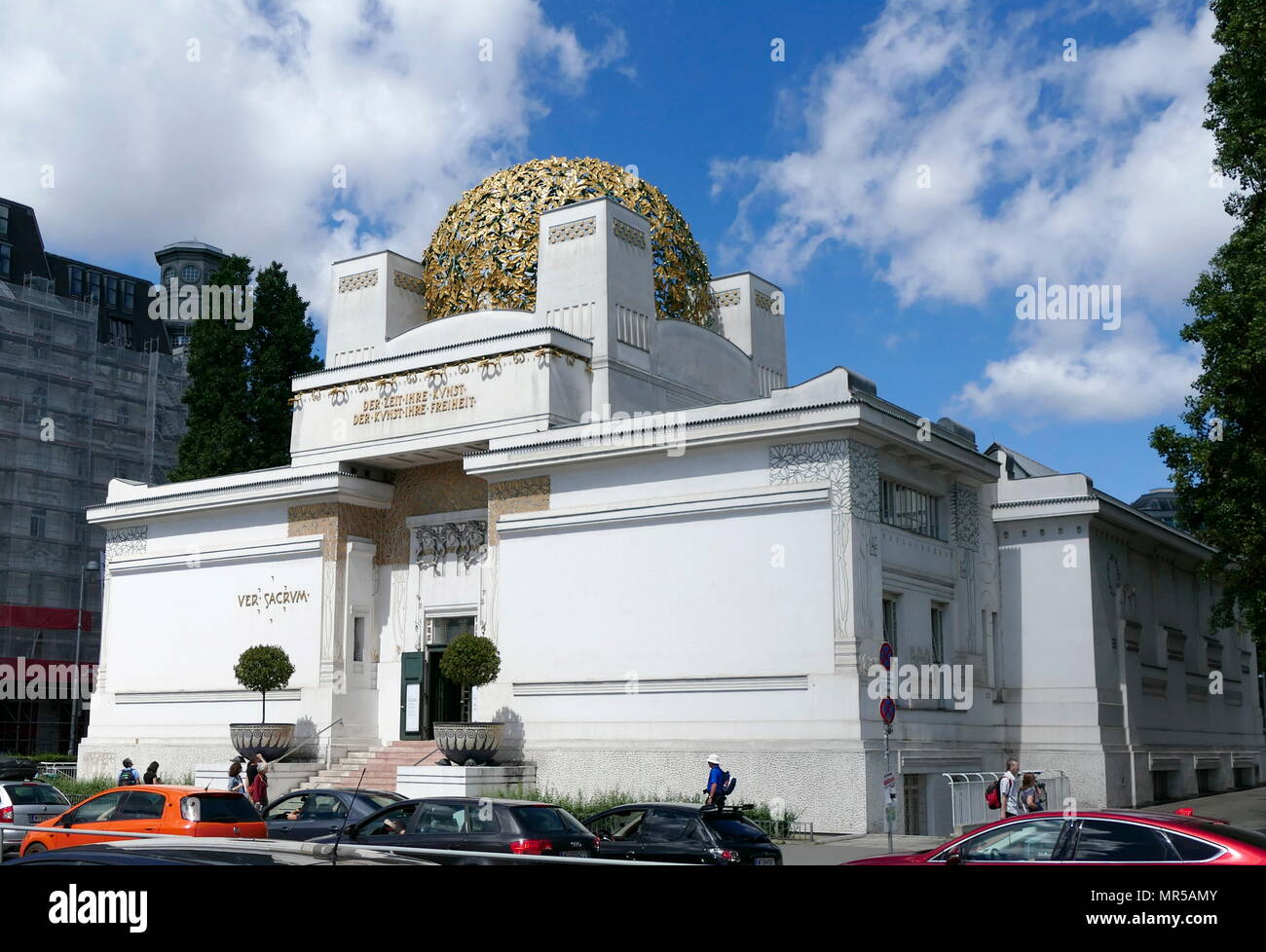 Photograph of the exterior of the Secession Building in Vienna, Austria, built in 1897, by Joseph Maria Olbrich as an architectural manifesto for the Vienna Secession.. The Vienna Secession was an art movement formed in 1897 by a group of Austrian artists who had resigned from the Association of Austrian Artists, housed in the Vienna Künstlerhaus. Stock Photo