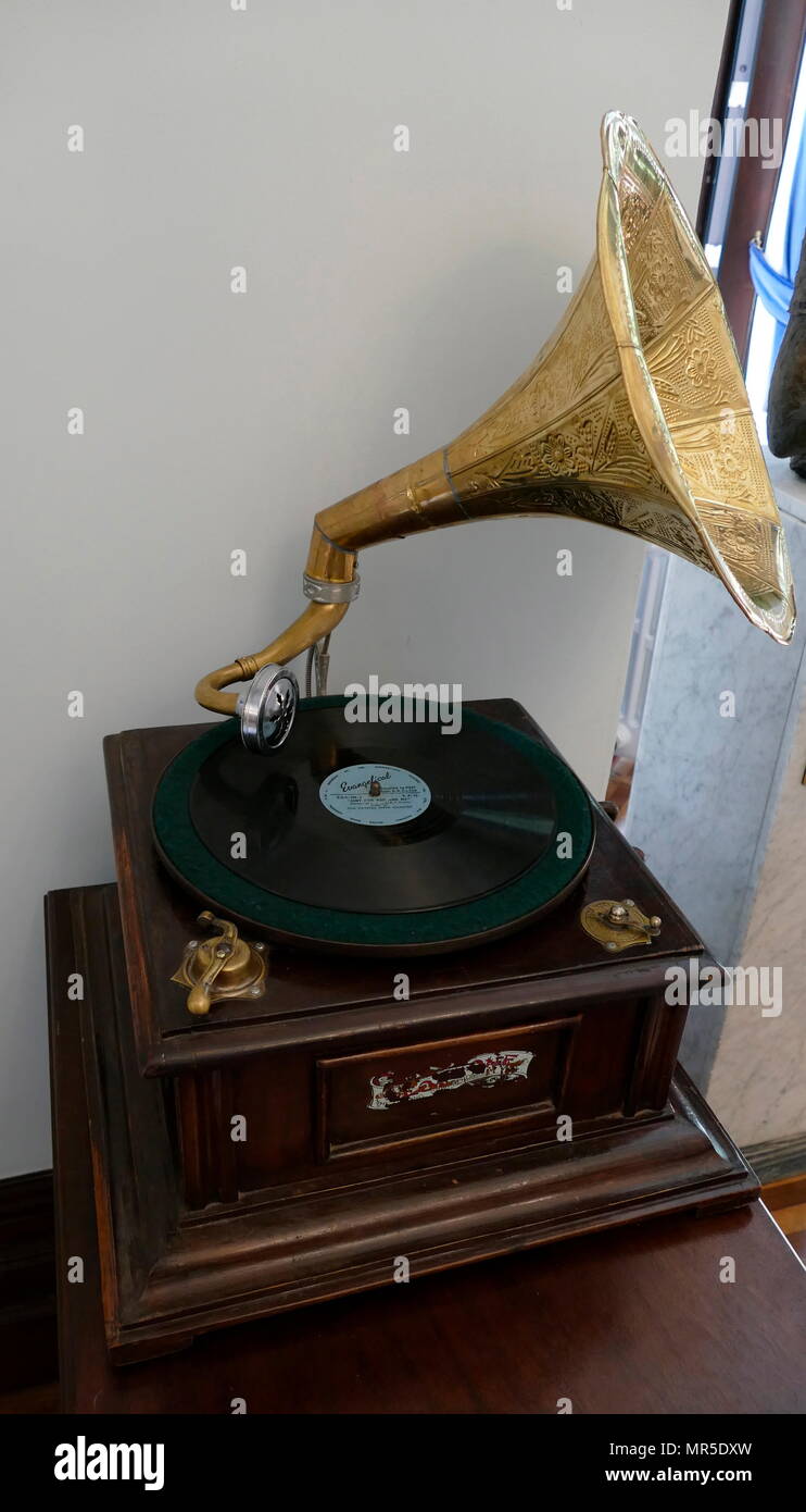 A Victor V phonograph, circa 1907. The phonograph was a device, invented in 1877, for the mechanical recording and reproduction of sound. In its later forms, it was also called a gramophone (as a trademark since 1887, as a generic name in the UK since 1910), Stock Photo