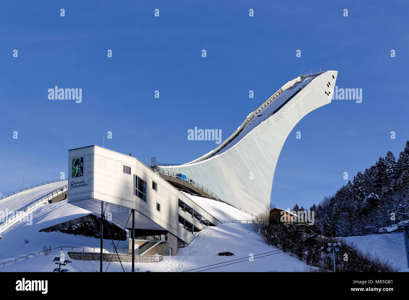 Big Olympic ski jump - Garmisch Partenkirchen. Große Olympiaschanze -  Garmisch-Partenkirchen Stock Photo - Alamy