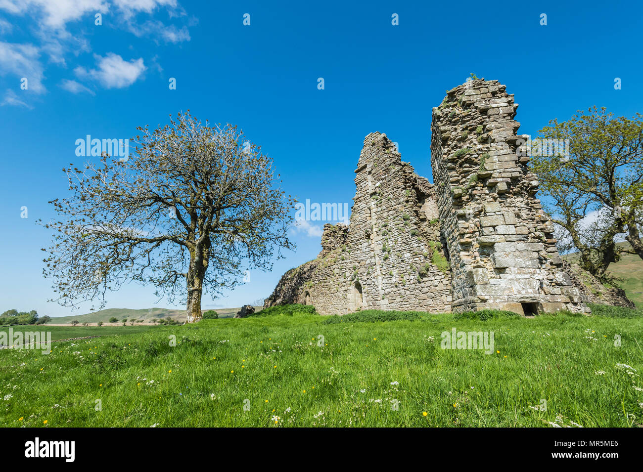 The ruins of Pendragon Castle at Outhgill in the Eden  valley at Mallerstang near Kirkby Stephen in Cumbria reputed to be the home of Uther Pendragon Stock Photo