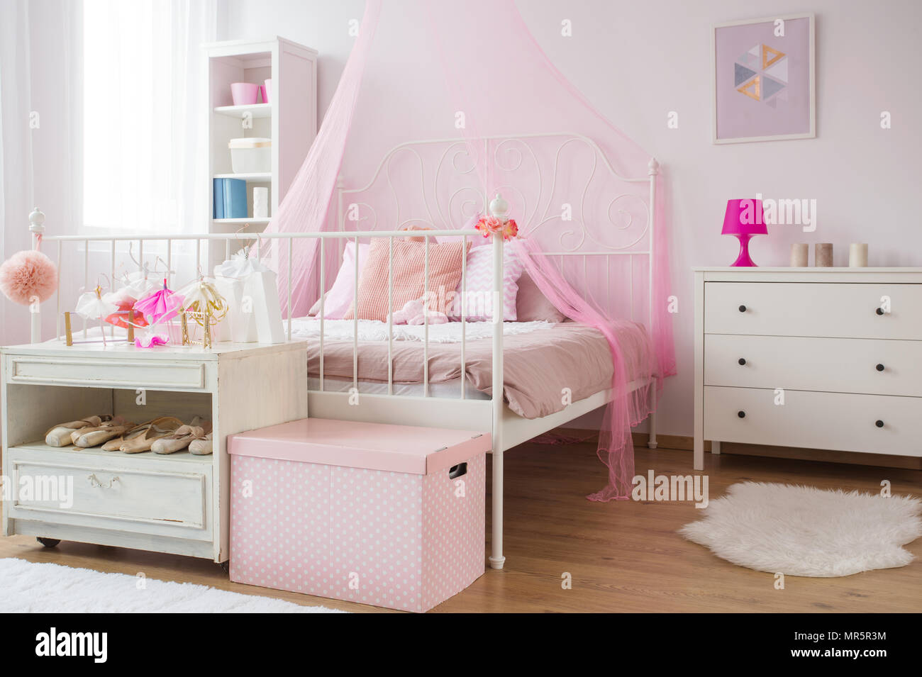 10 Princess Bedroom Decor Ideas | KidKraft, image size:1300x955