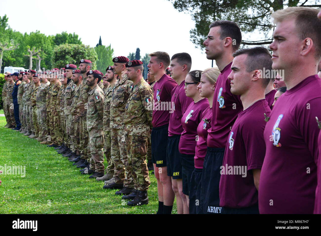U.S. Army Paratroopers assigned to 1st Battalion, 503rd Infantry Regiment, 173rd Airborne Brigade, Italian Army Paratroopers from the 4th Regimento Paracadutisti Alpini and the Brigata Folgore, and Italian Army Lagunari soldiers during the closing ceremony at lake Garda near Pacengo, Italy, May 18, 2017.. (U.S. Army Photo by Visual Information Specialist Paolo Bovo/Released) Stock Photo