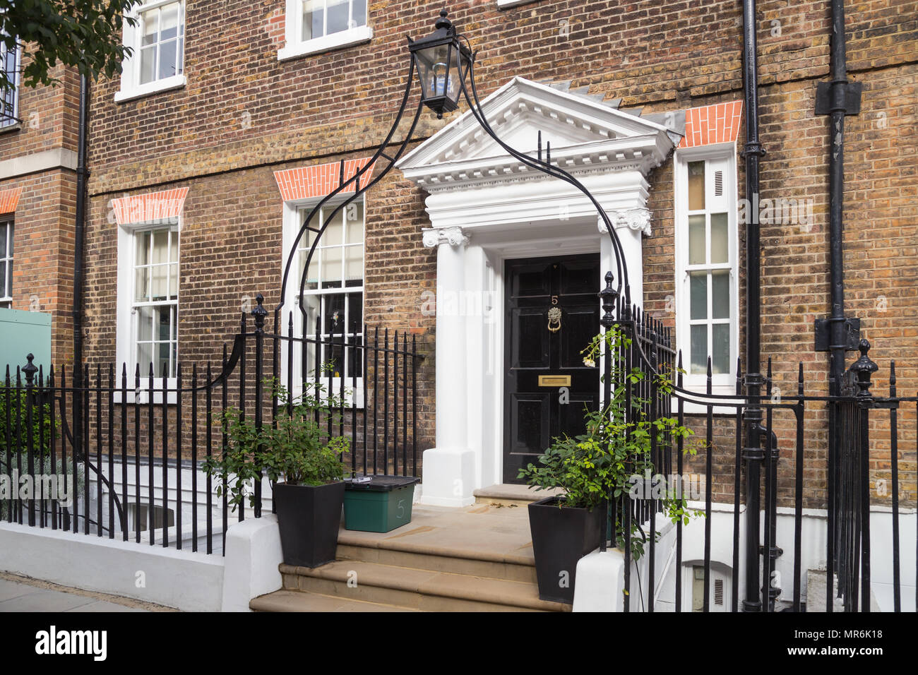 Pillared era doorway with arched lantern holder on John Street