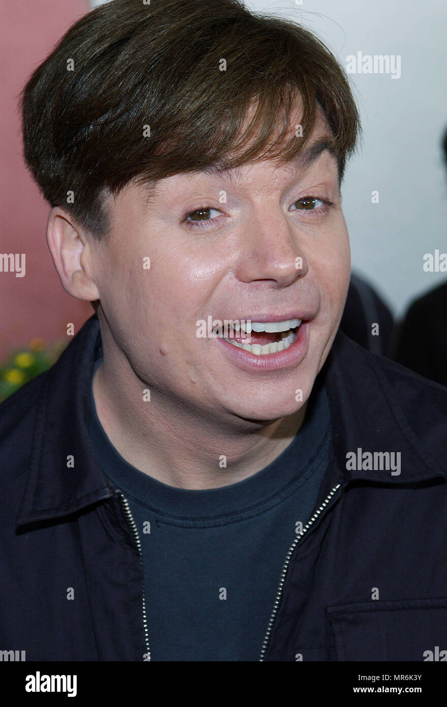 Mike Myers arriving at the ' Dr. Seuss 'The Cat In The Hat Premiere '   at the Universal Amphitheatre in Los Angeles. November 8, 2003.MyersMike80 Red Carpet Event, Vertical, USA, Film Industry, Celebrities,  Photography, Bestof, Arts Culture and Entertainment, Topix Celebrities fashion /  Vertical, Best of, Event in Hollywood Life - California,  Red Carpet and backstage, USA, Film Industry, Celebrities,  movie celebrities, TV celebrities, Music celebrities, Photography, Bestof, Arts Culture and Entertainment,  Topix, headshot, vertical, one person,, from the year , 2003, inquiry tsuni@Gamma-U Stock Photo