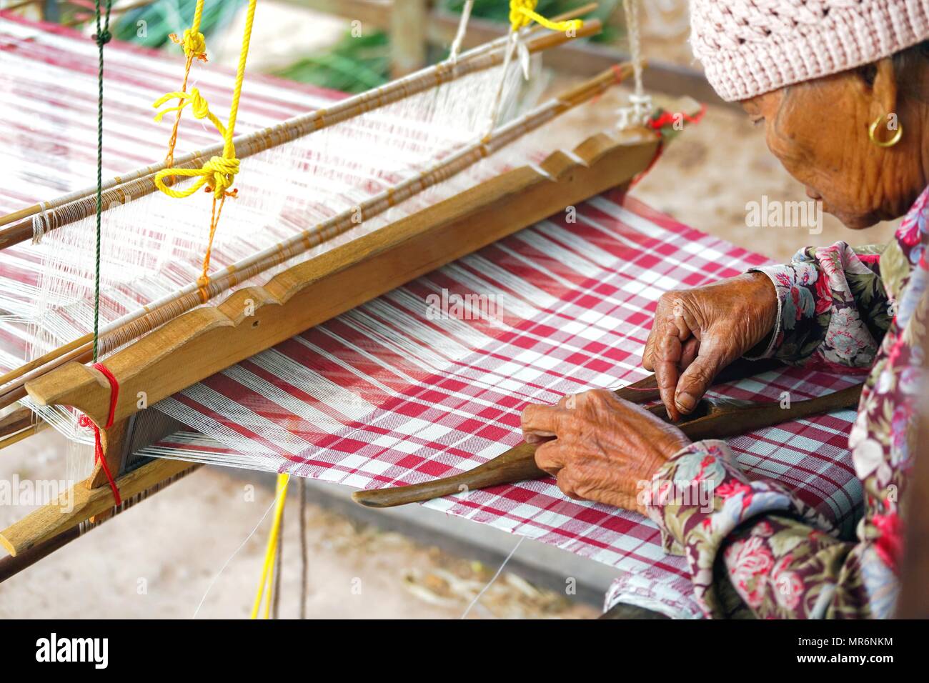 April 07, 2018 - Mahasarakham province , THAILAND : Old Thai woman using  traditional household weaving machine or hand weaving loom for weaving the  cl Stock Photo - Alamy