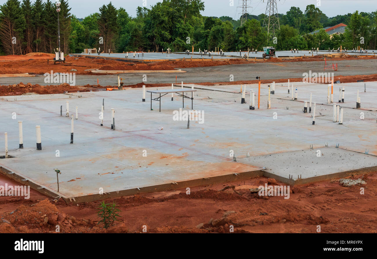HICKORY, NC, USA-12 MAY 18: Construction begins and concrete pads are poured for a 300 unit apartment complex. Stock Photo