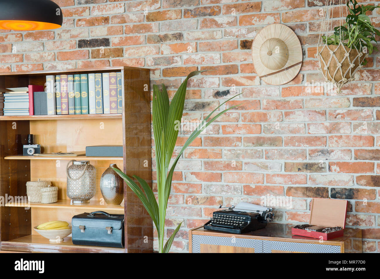 Wall plate rack hi-res stock photography and images - Alamy