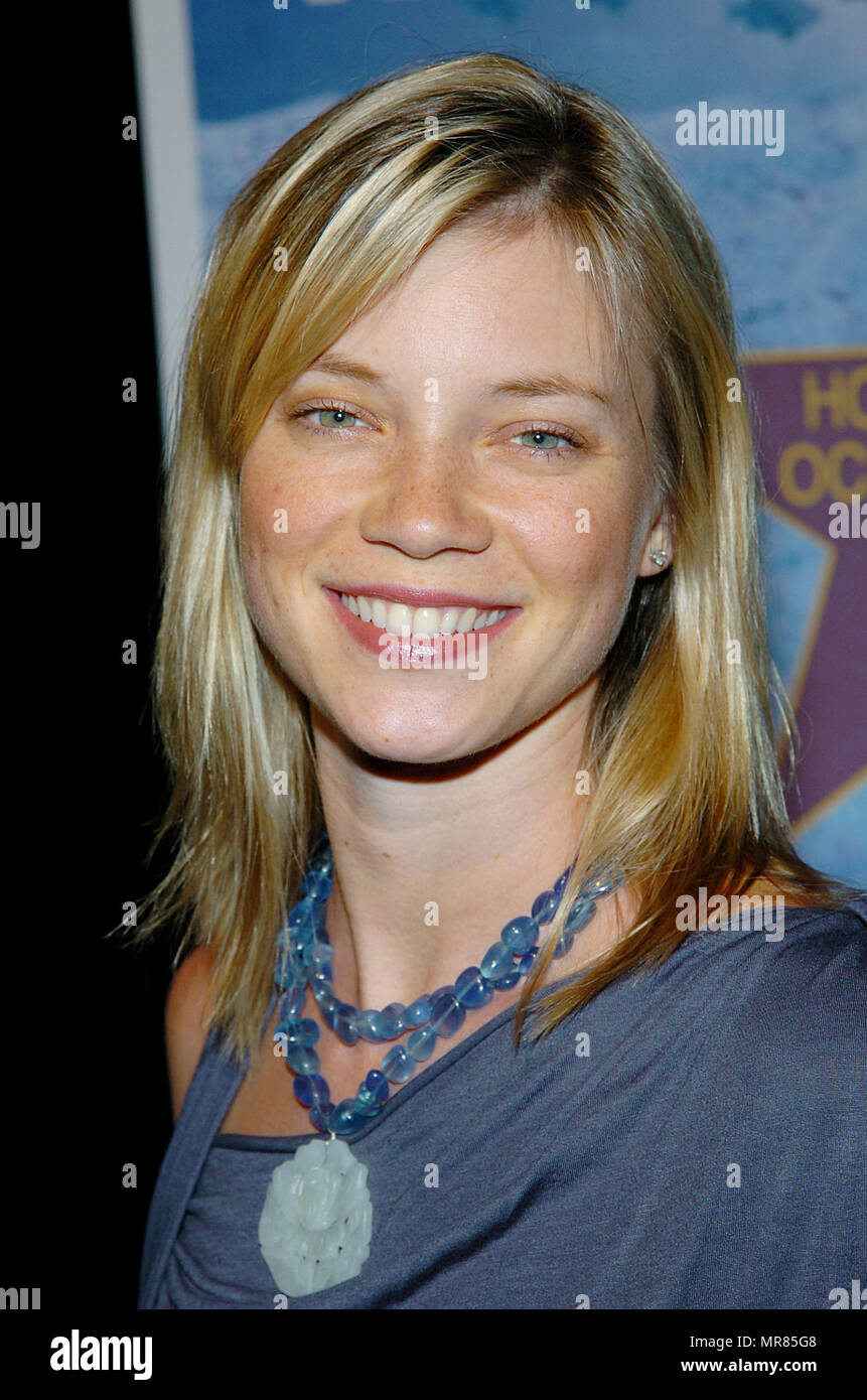 Amy Smart arriving at the Hollywood Ocean Night Sponsored by World Wildlife Fund at the raleigh studion In Los Angeles. March 22, 2004. SmartAmy012 Red Carpet Event, Vertical, USA, Film Industry, Celebrities,  Photography, Bestof, Arts Culture and Entertainment, Topix Celebrities fashion /  Vertical, Best of, Event in Hollywood Life - California,  Red Carpet and backstage, USA, Film Industry, Celebrities,  movie celebrities, TV celebrities, Music celebrities, Photography, Bestof, Arts Culture and Entertainment,  Topix, headshot, vertical, one person,, from the year , 2003, inquiry tsuni@Gamma- Stock Photo
