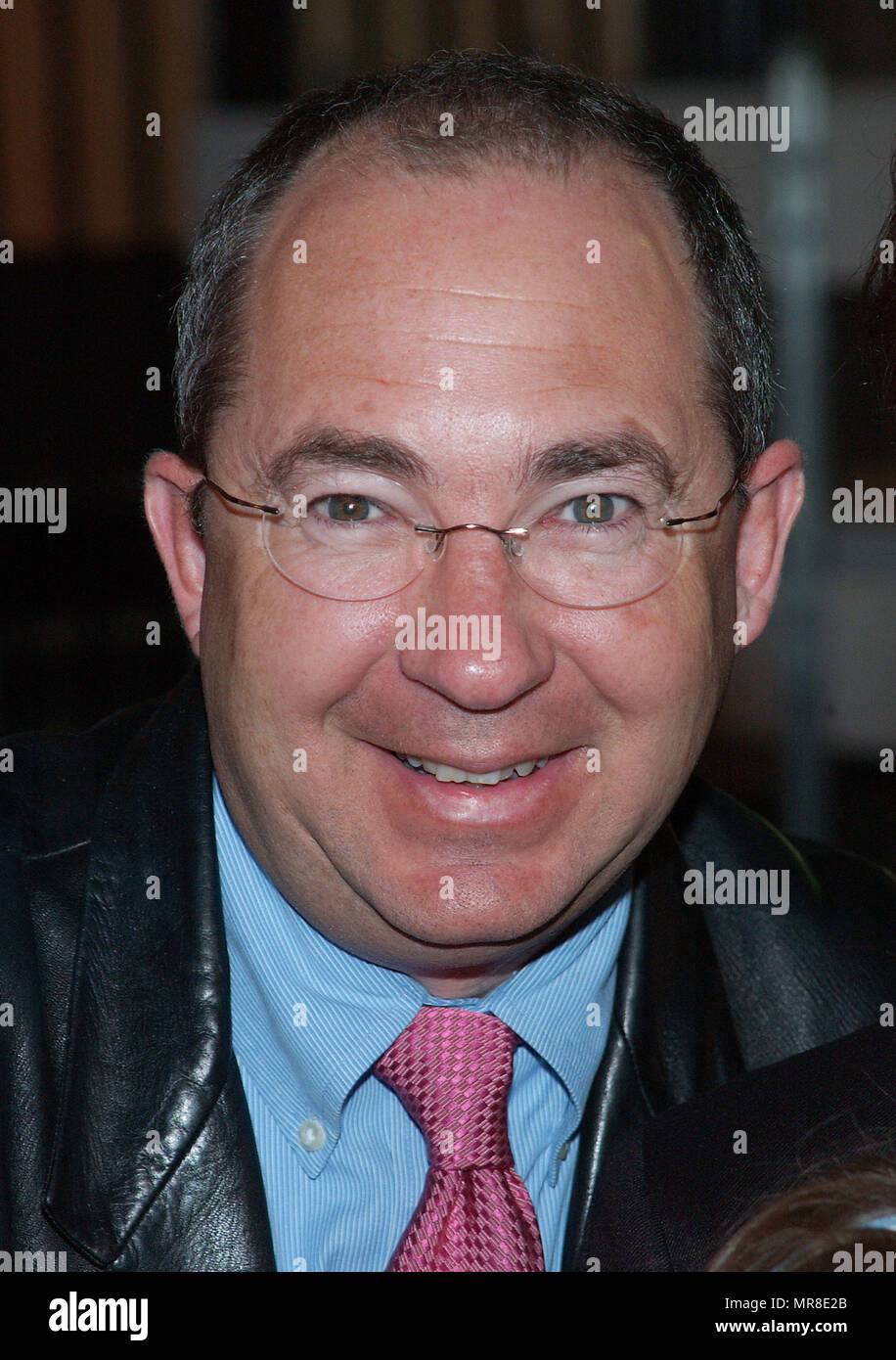 The director Barry Sonnenfeld at the premiere of Big Trouble at El Captain Theatre in Los Angeles. April 2, 2002.  SonnenfeldBarry director01 Red Carpet Event, Vertical, USA, Film Industry, Celebrities,  Photography, Bestof, Arts Culture and Entertainment, Topix Celebrities fashion /  Vertical, Best of, Event in Hollywood Life - California,  Red Carpet and backstage, USA, Film Industry, Celebrities,  movie celebrities, TV celebrities, Music celebrities, Photography, Bestof, Arts Culture and Entertainment,  Topix, headshot, vertical, one person,, from the year , 2002, inquiry tsuni@Gamma-USA.co Stock Photo