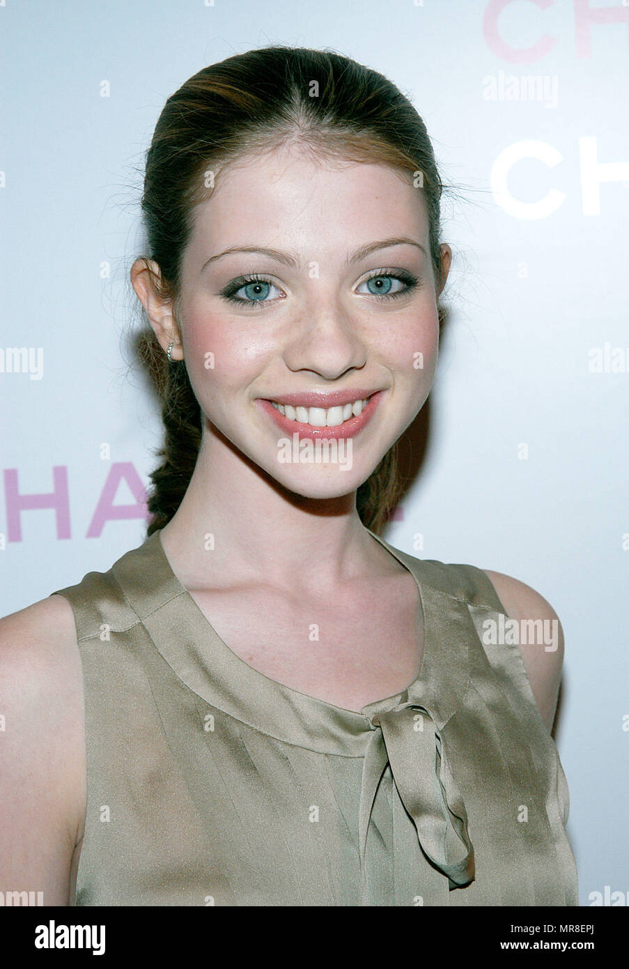 Michelle Trachtenberg arriving at ' An Evening at Take a 'Chance' at Chanel' in Beverly Hills. Los Angeles. October 17, 2002.  TrachtenbergMichelle241 Red Carpet Event, Vertical, USA, Film Industry, Celebrities,  Photography, Bestof, Arts Culture and Entertainment, Topix Celebrities fashion /  Vertical, Best of, Event in Hollywood Life - California,  Red Carpet and backstage, USA, Film Industry, Celebrities,  movie celebrities, TV celebrities, Music celebrities, Photography, Bestof, Arts Culture and Entertainment,  Topix, headshot, vertical, one person,, from the year , 2002, inquiry tsuni@Gam Stock Photo