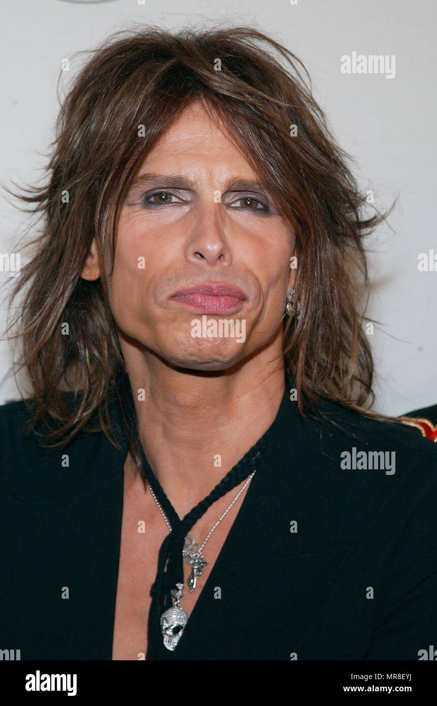 Image of STEVEN TYLER OF AEROSMITH HOLDS SON DURING MTVICON EVENT,  2002-04-15