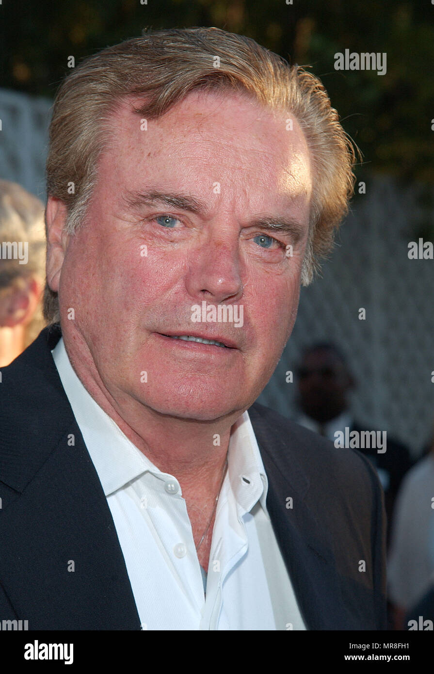 Robert Wagner arriving at the premiere of ' Austin Powers in Goldmember ' at the Universal Amphitheatre in Los Angeles. July 22, 2002. WagnerRobert50 Red Carpet Event, Vertical, USA, Film Industry, Celebrities,  Photography, Bestof, Arts Culture and Entertainment, Topix Celebrities fashion /  Vertical, Best of, Event in Hollywood Life - California,  Red Carpet and backstage, USA, Film Industry, Celebrities,  movie celebrities, TV celebrities, Music celebrities, Photography, Bestof, Arts Culture and Entertainment,  Topix, headshot, vertical, one person,, from the year , 2002, inquiry tsuni@Gamm Stock Photo