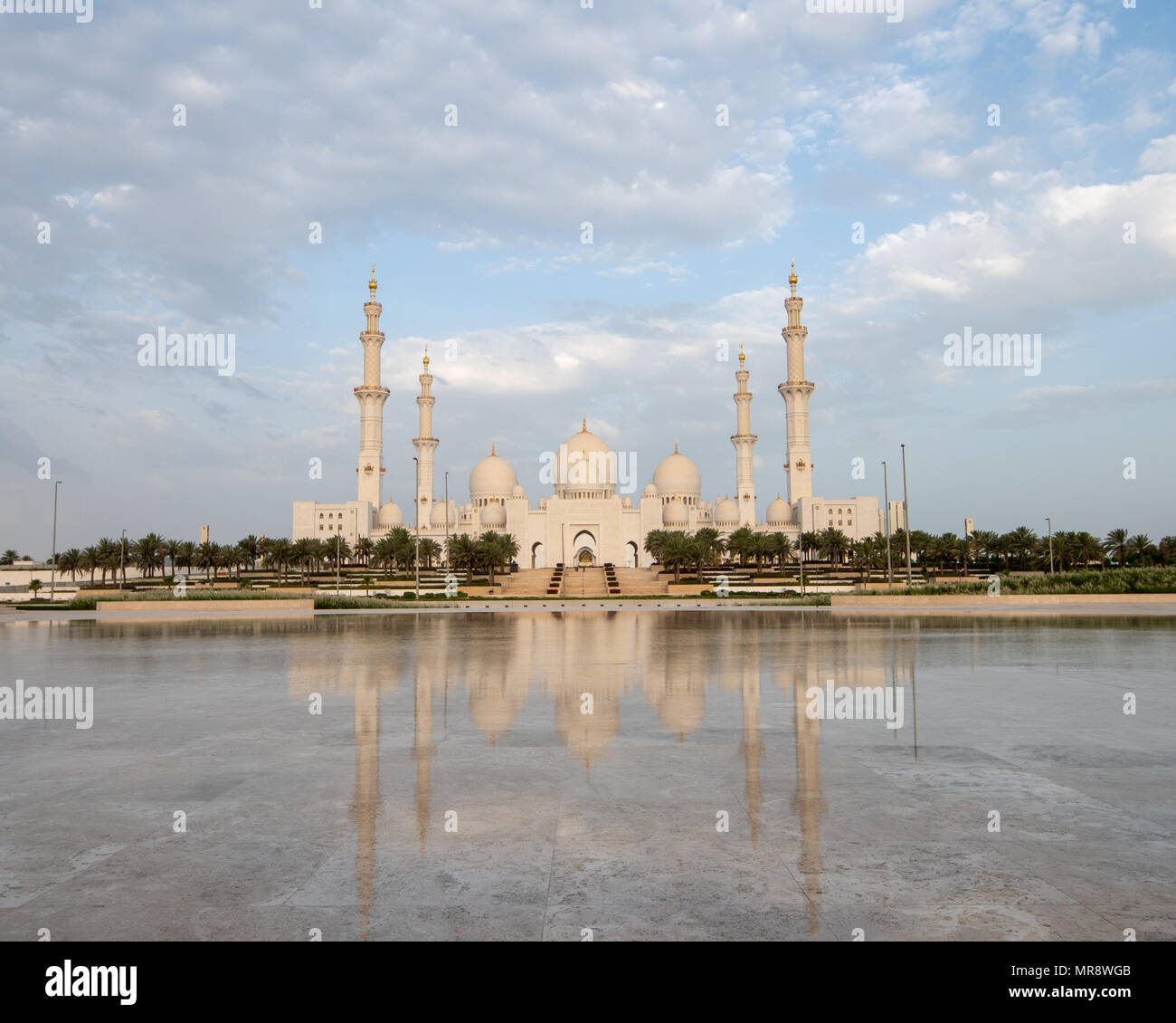 Sunrise on first day of Ramadan 2018 over the Sheikh Zayed Grand Mosque in Abu Dhabi, United Arab Emirates Stock Photo