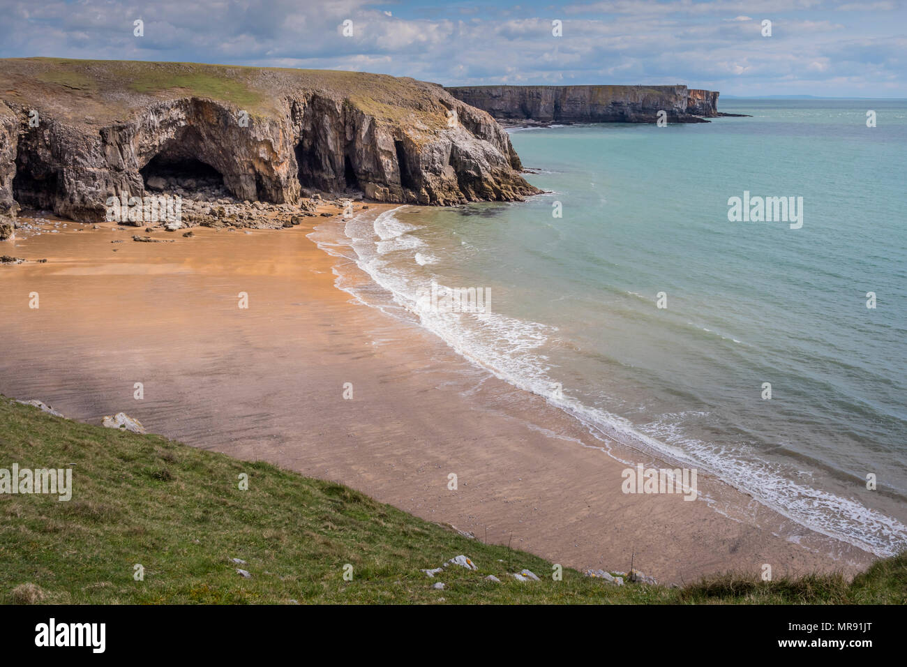 Pembrokeshire coast caves hi-res stock photography and images - Alamy